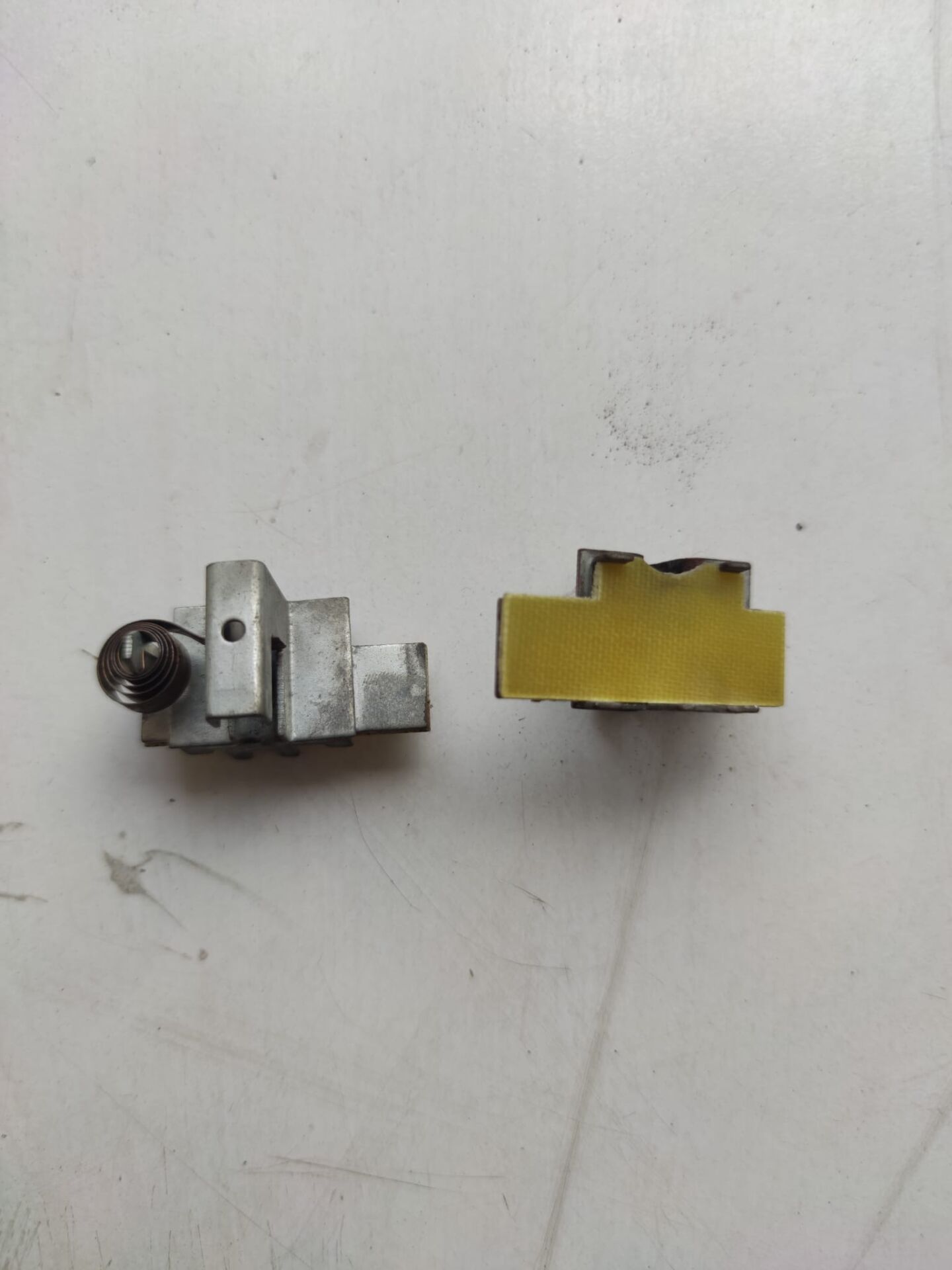Bosch GWS 25 230 Kömür Fırça Yuvası