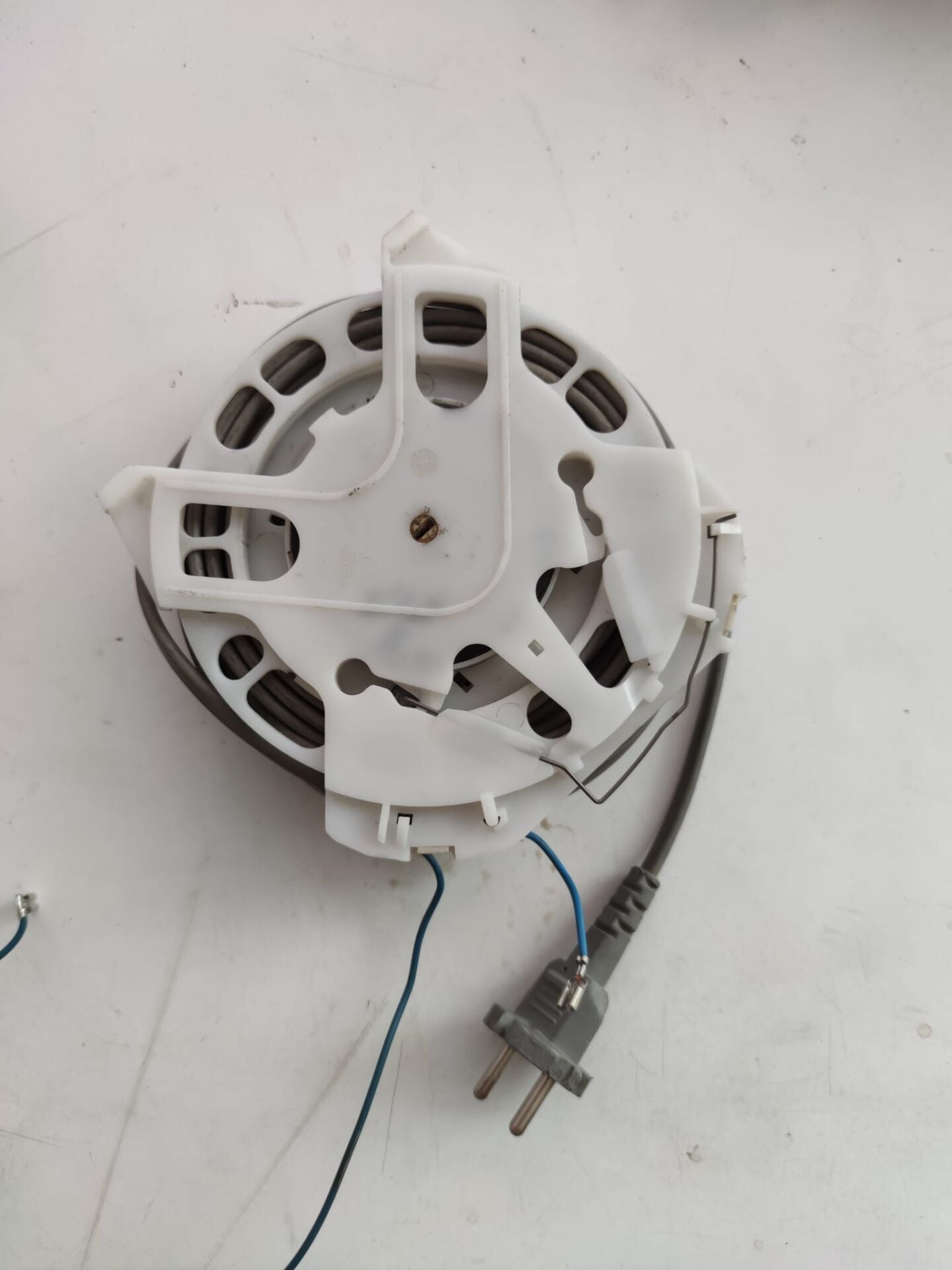 electroluc süpürge kablo sarıcı