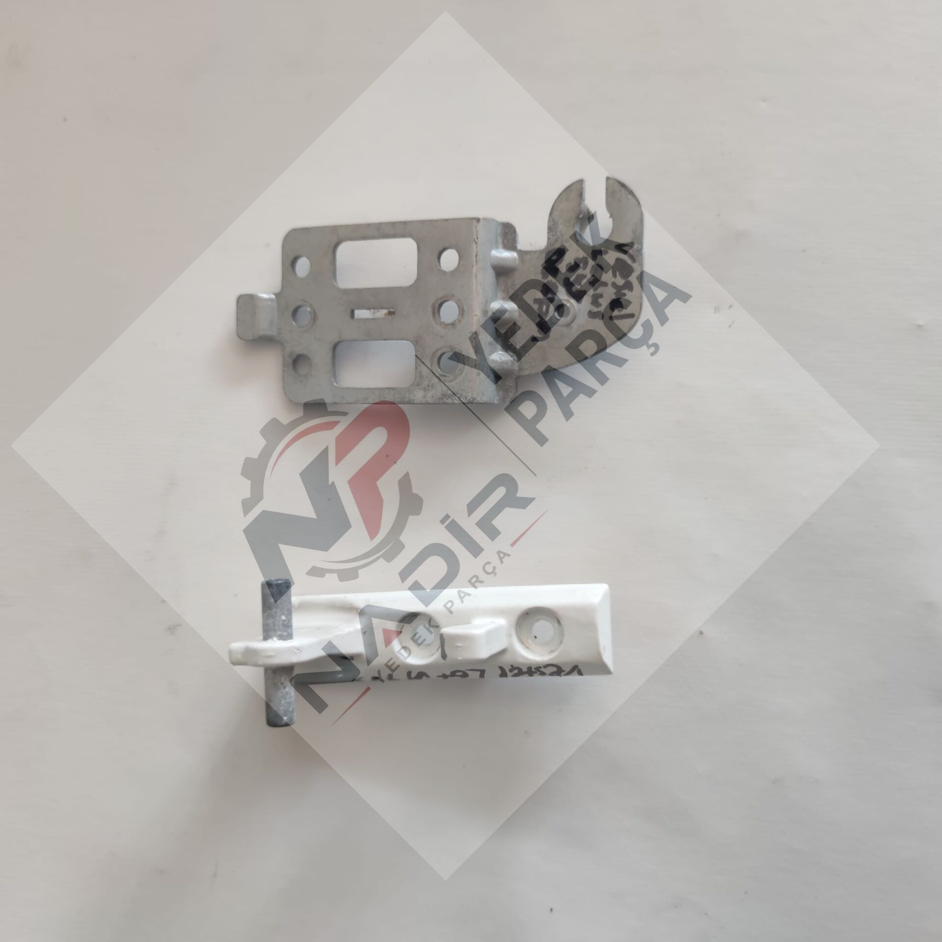 Vestel Lotus 555 DEEP A Buzdolabı Kapı Menteşesi