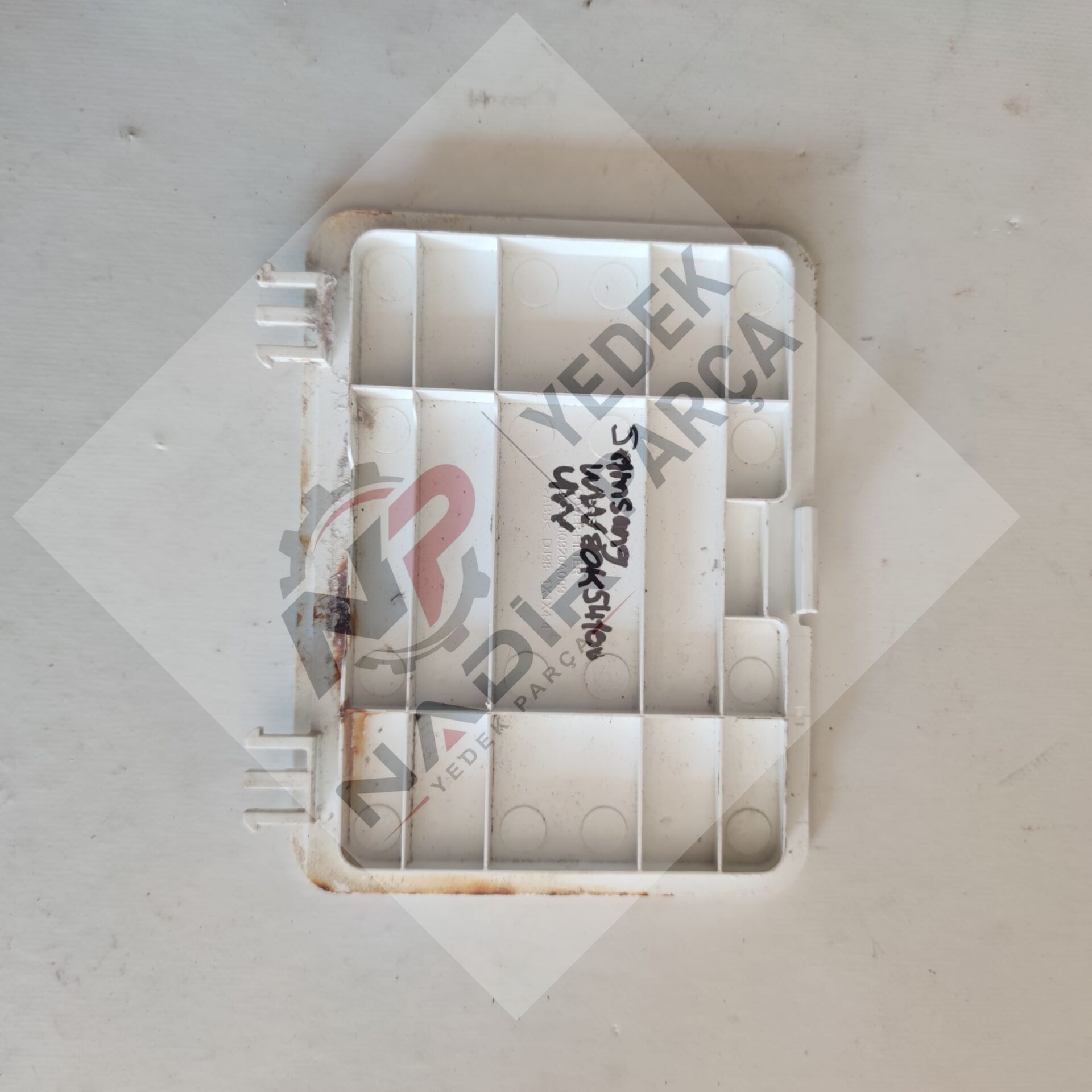 Samsung WW80K5410UW Çamaşır Makinesi Pompa Filtre Kapağı