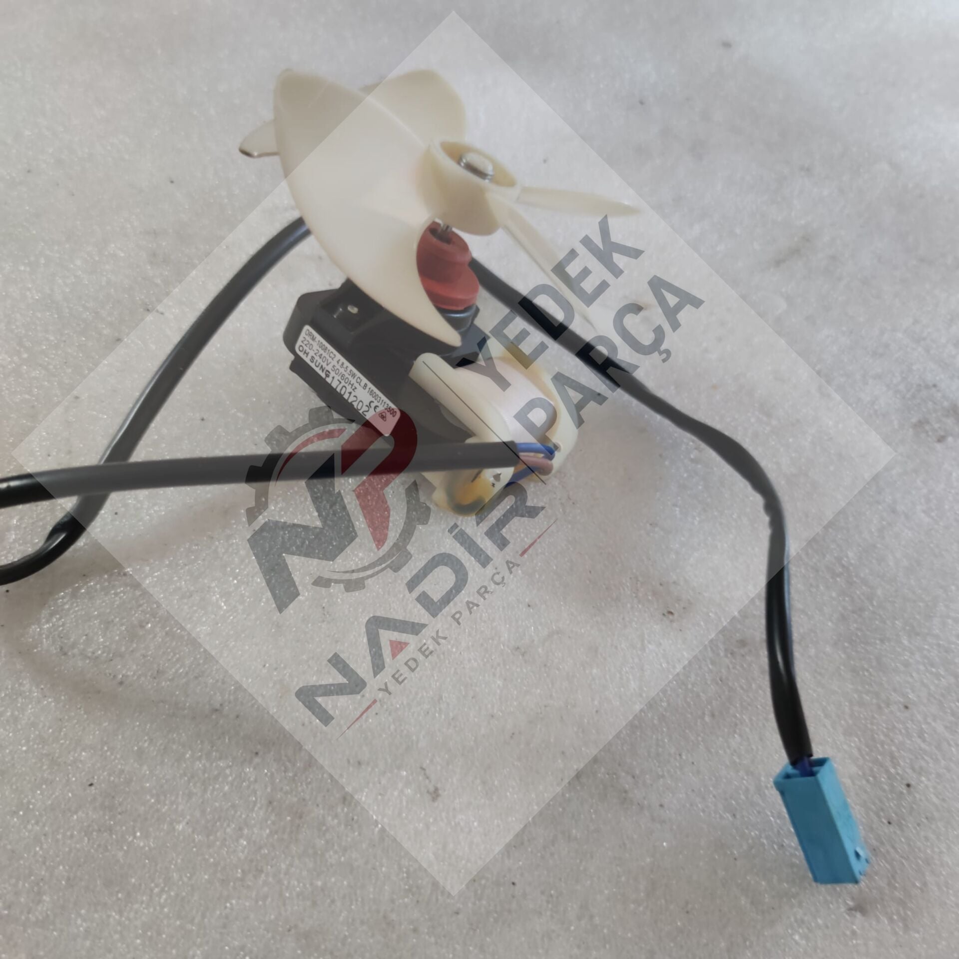 İndesit type DF01FF buzdolabı kondenser iç fan motoru