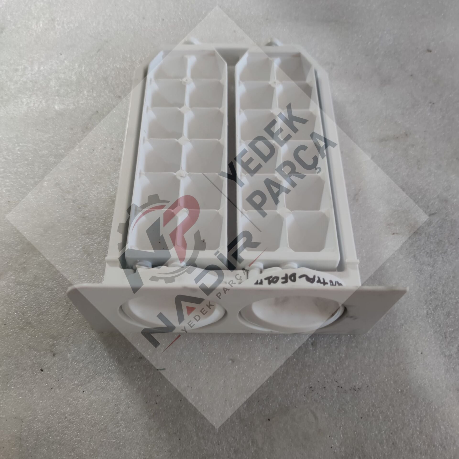 İndesit type DF01FF buzdolabı buzmatik çekmecesi