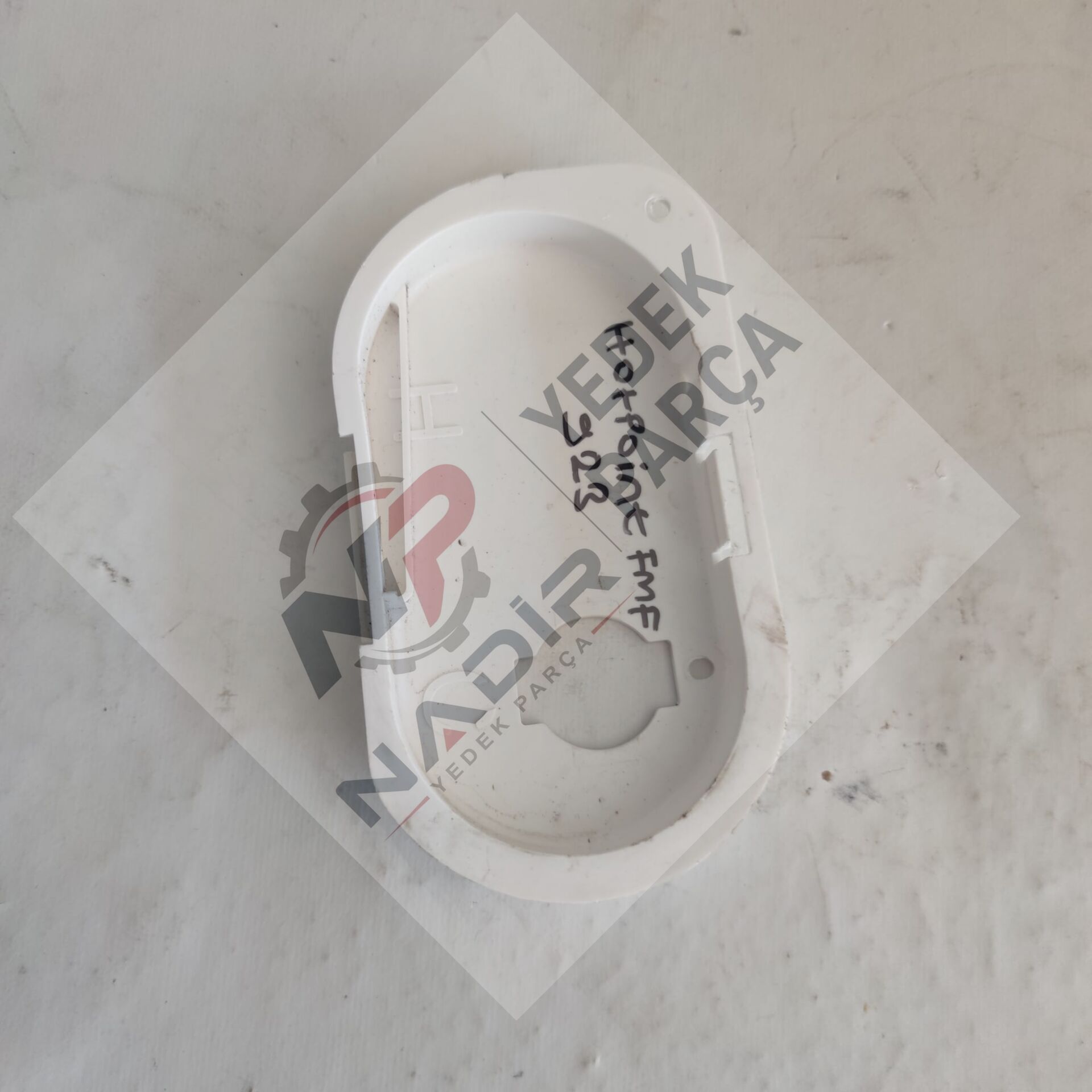 Hotpoint FMF 923 Çamaşır Makinası Pompa Filtre Kapağı
