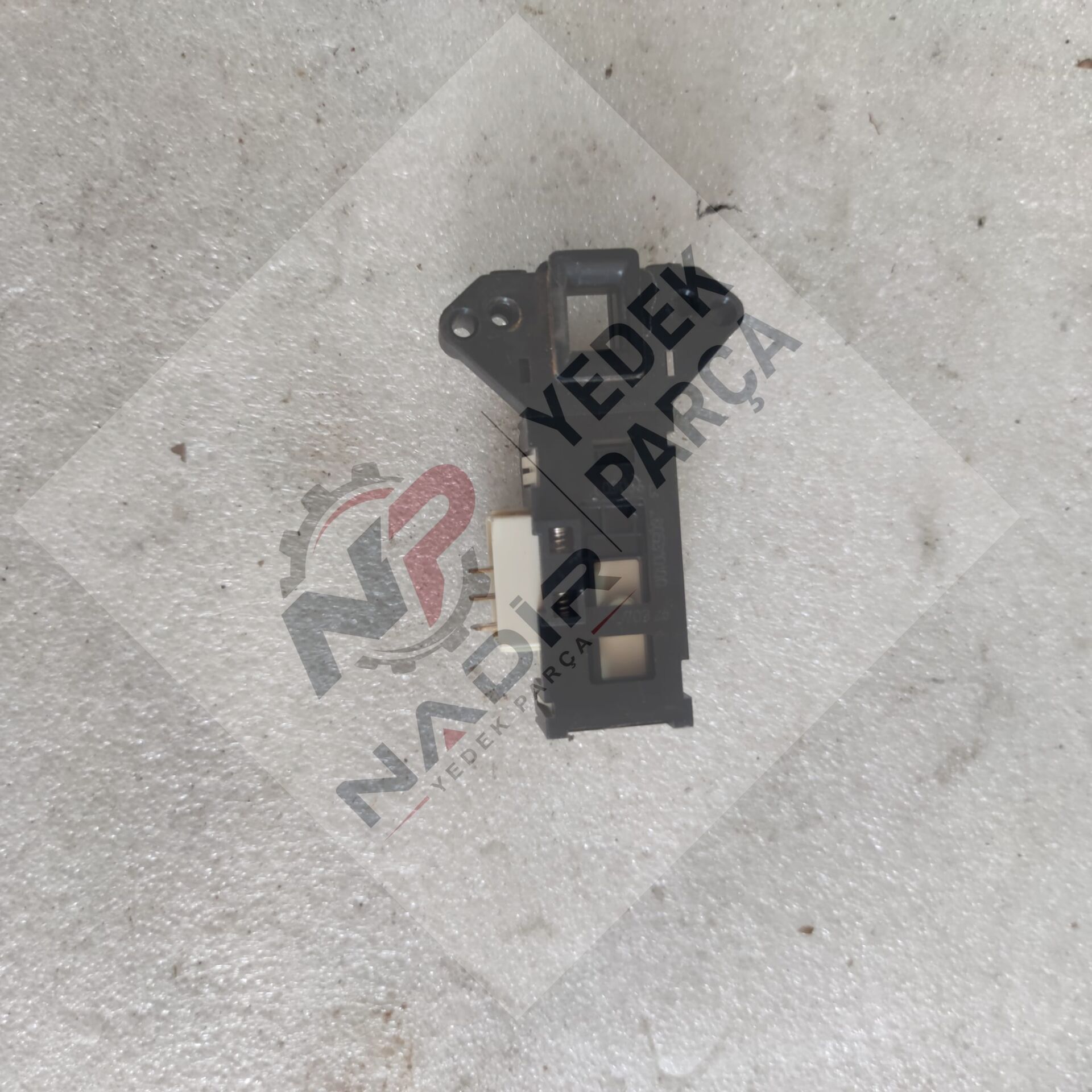 Beko D1 6082 E çamaşır makinesi kapı kilidi