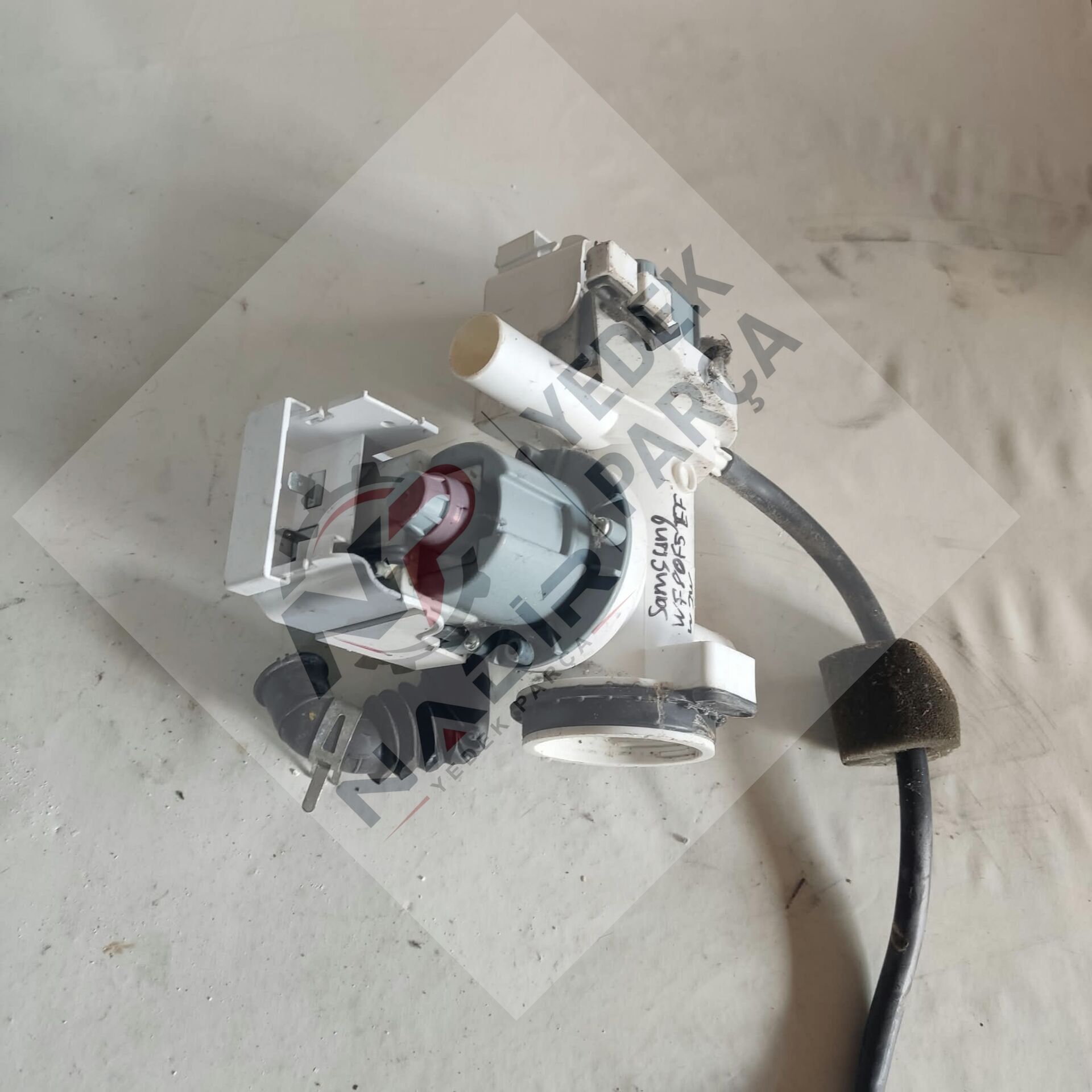 Samsung WF80F5EFW2W Çamaşır Makinesi Tahliye Pompası