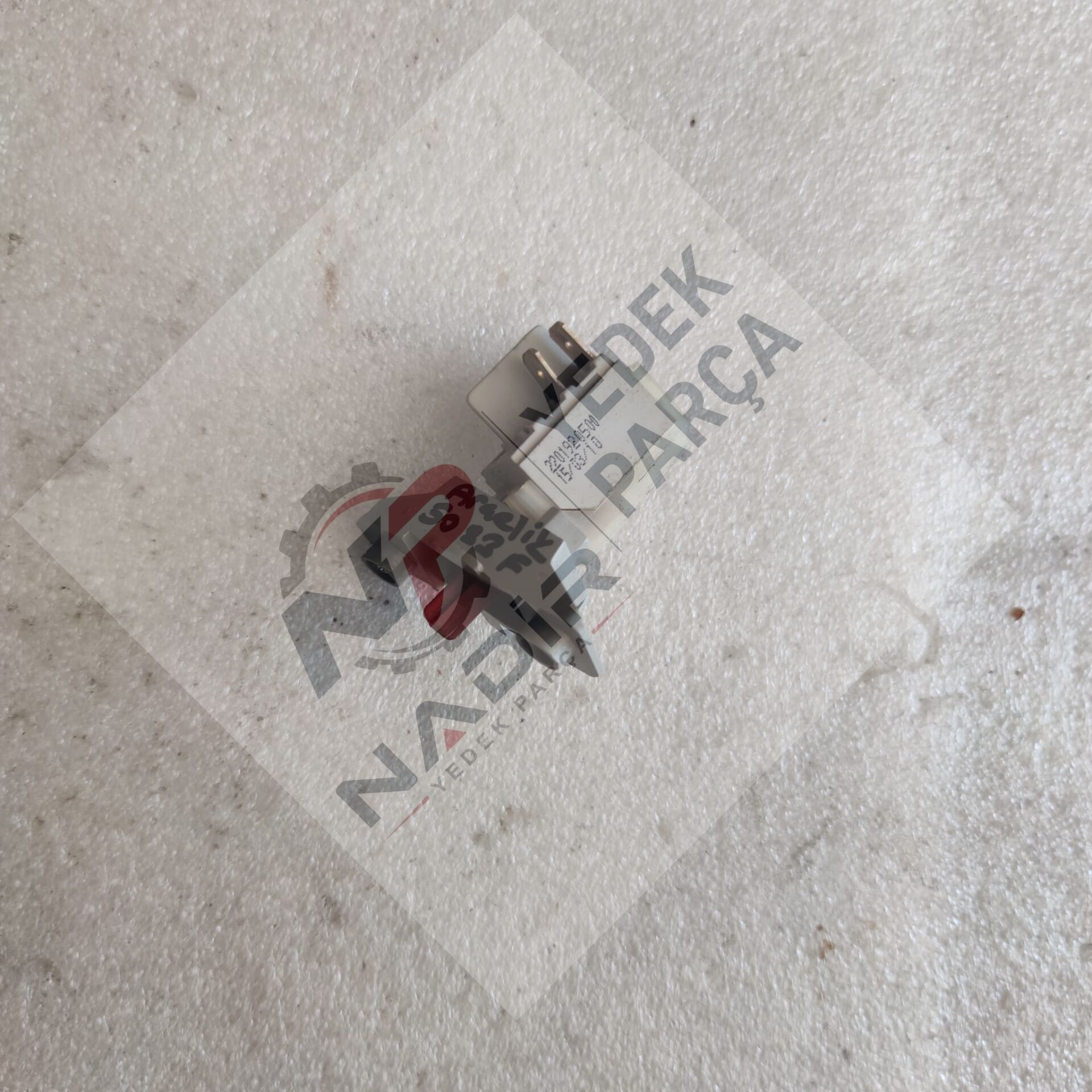 Arçelik 50 83 F çamaşır makinesi açma kapama anahtarı