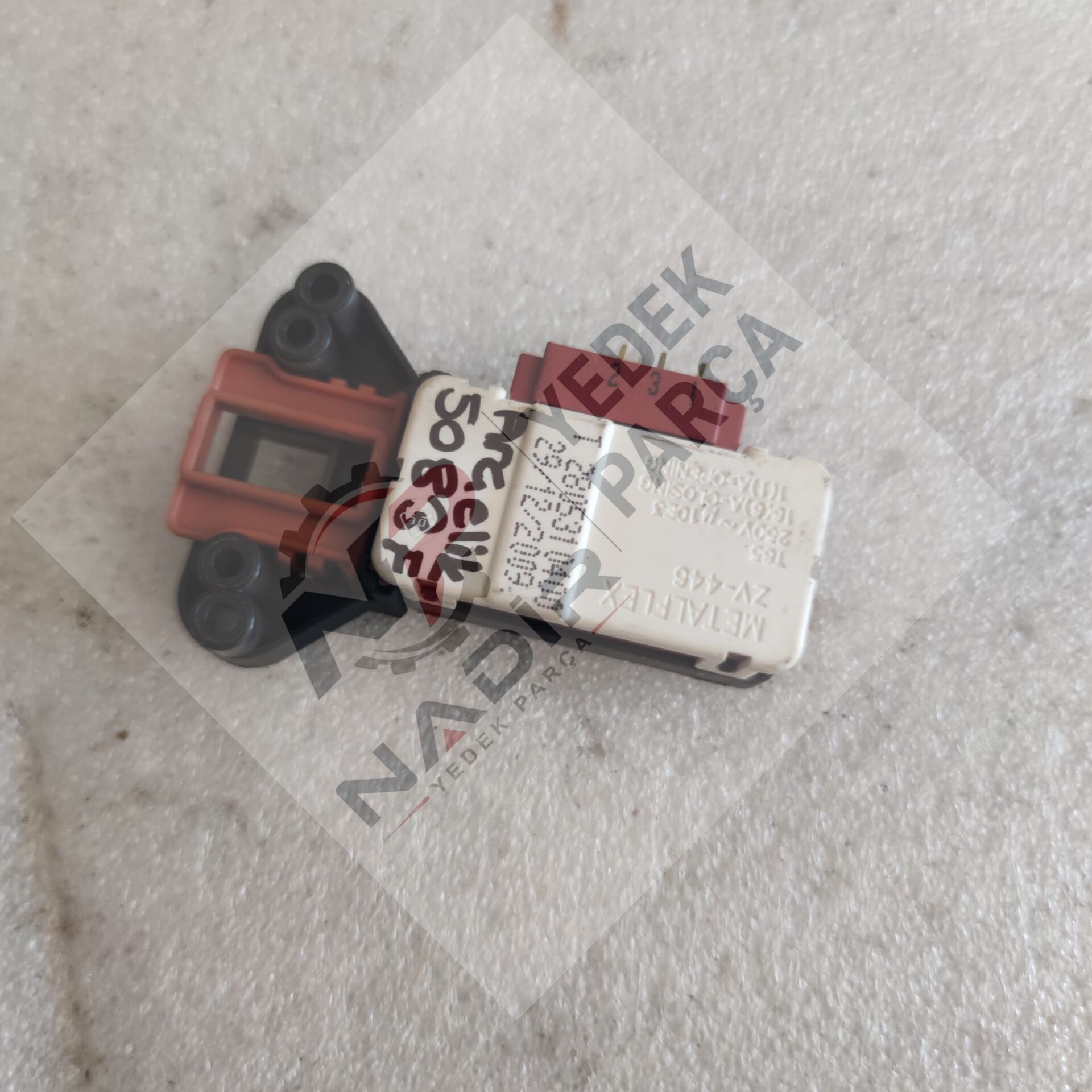 Arçelik 50 83 F çamaşır makinesi kapak emniyet kilidi