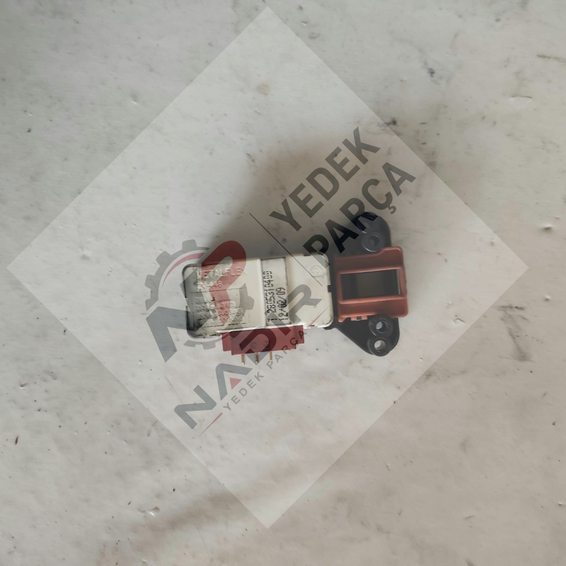 Arçelik 6103H Çamaşır Makinesi Kapı Kilidi