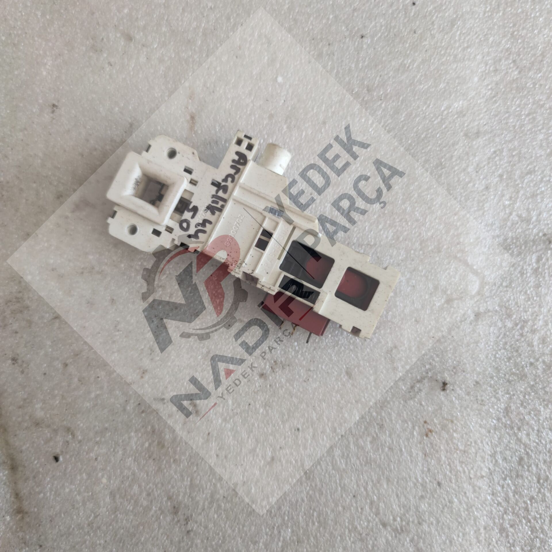 Arçelik 4450 çamaşır makinesi kapı emniyet kilidi