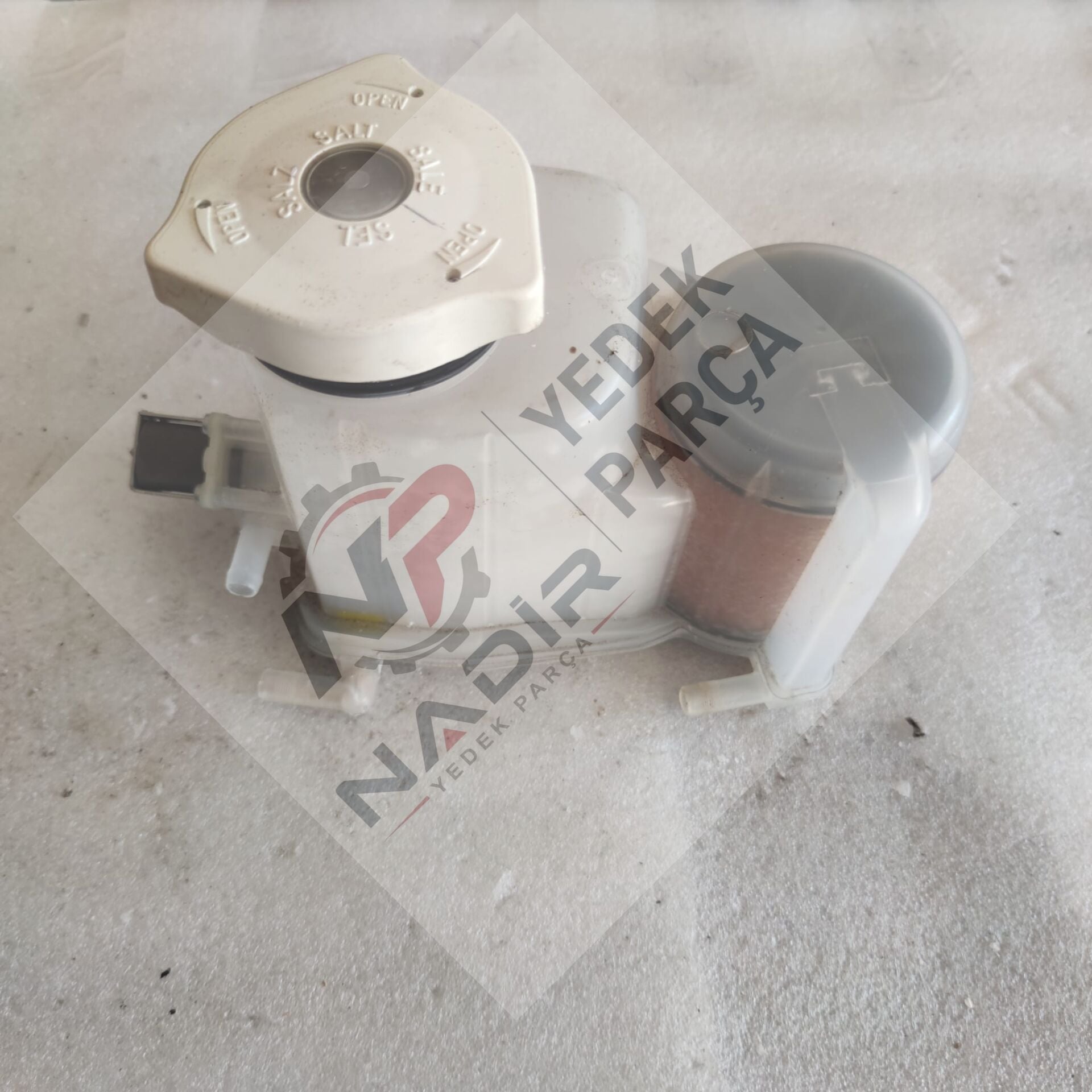 Indesit IDL 500 Bulaşık Makinesi Tuz Kutusu
