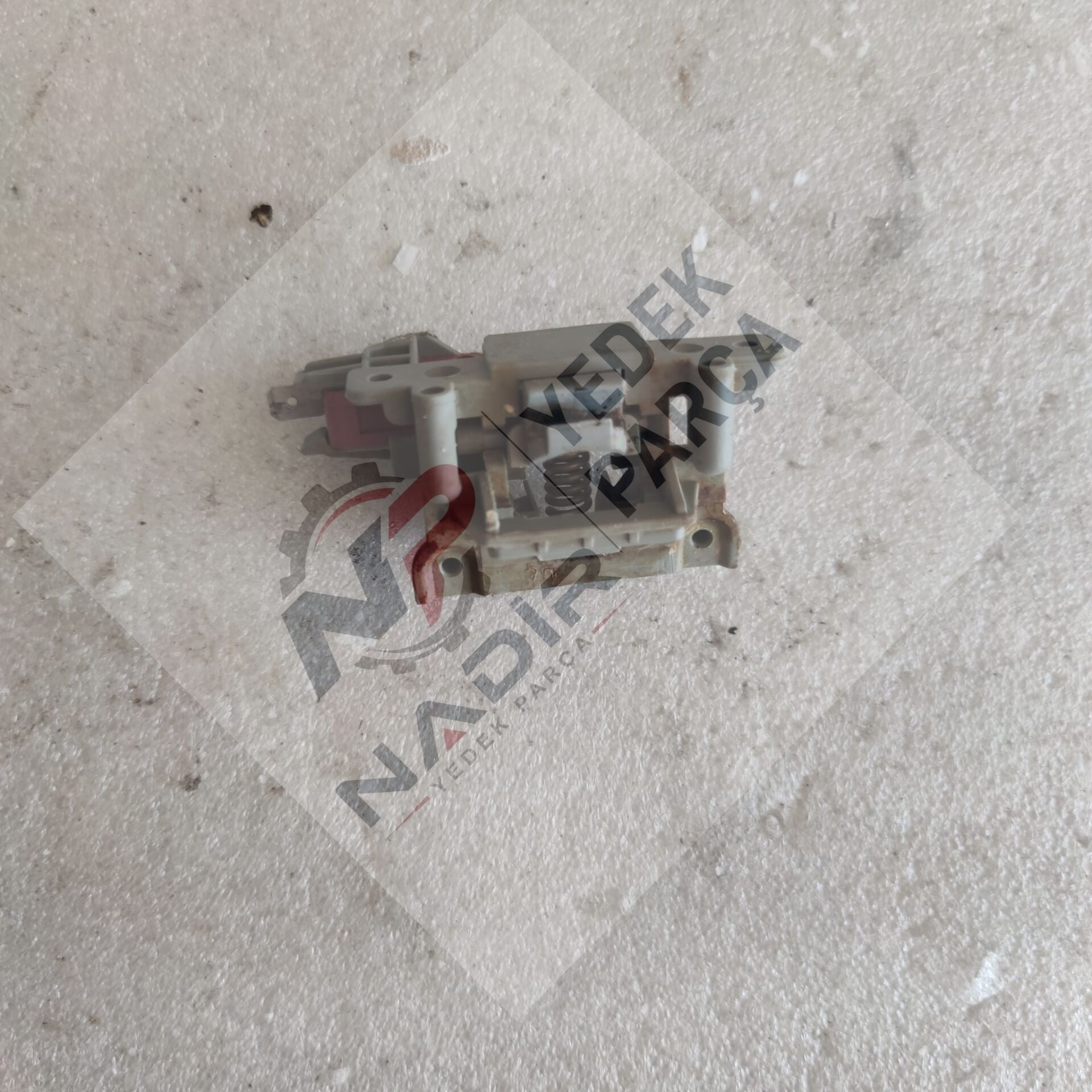 Indesit IDL 500 Bulaşık Makinesi Kapı Kilit Mekanizması